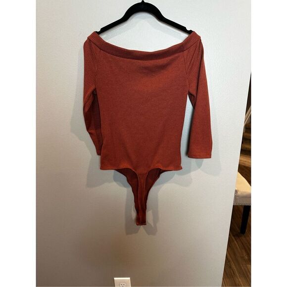ASTR Medium Ribbed v Neck Bodysuit - Picture 1 of 4